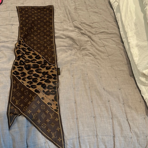 Louis Vuitton, Accessories, 0 Authentic Louis Vuitton Leopard Lv World  Twilly Scarf